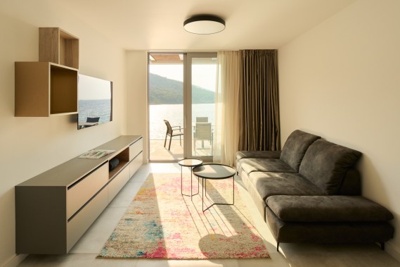 Vila Hvar, Stari Grad, namještaj po mjeri